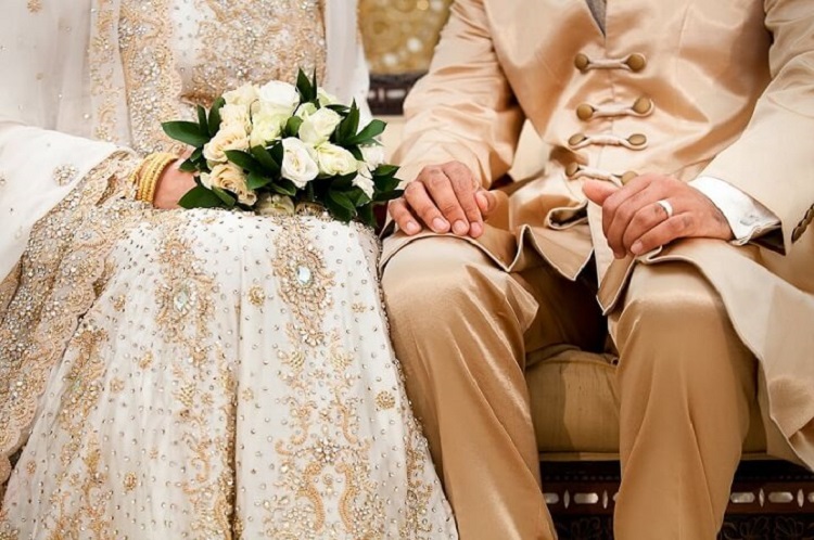 Lebih baik menyewa baju pernikahan daripada membelinya untuk menghemat biaya, Sumber: muamala.net