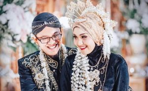 Mengadakan acara pernikahan dengan adat jawa, Sumber: gitacinta.com