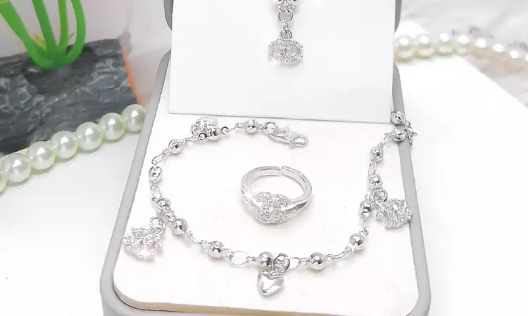 Set perhiasan, Sumber: shopee.co.id