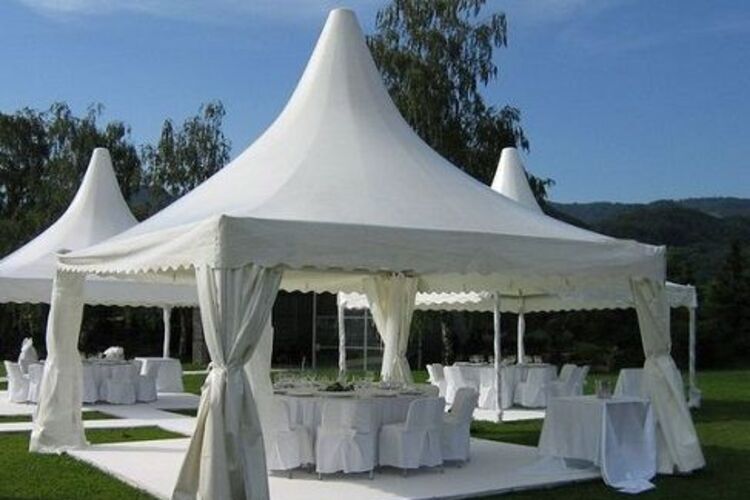 Tenda Sarnafil, salah satu jenis tenda event yang sering digunakan acara outdoor, Sumber: duniatendajakarta.com