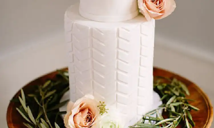 Textural Modern Cake, Sumber: brides.com