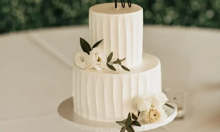Wedding cake minimalist, Sumber: pinterest.com