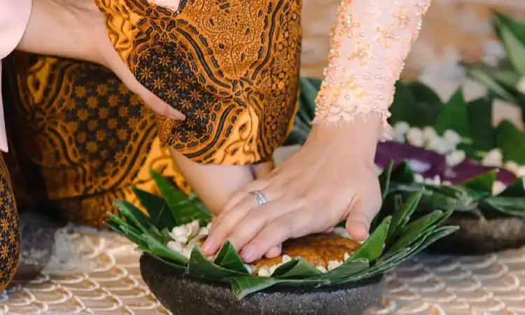 Susunan acara tedak minten, Sumber: liputan6.com