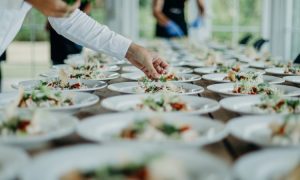 Menu gubukan pernikahan, Sumber: bridestory.com