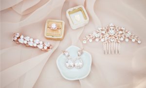 Aksesoris pernikahan, Sumber: bridestory.com