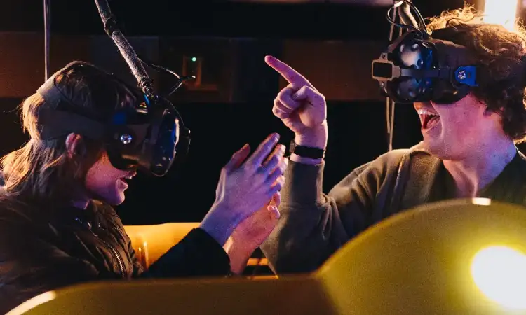 VR game, Sumber: adam-vr.com