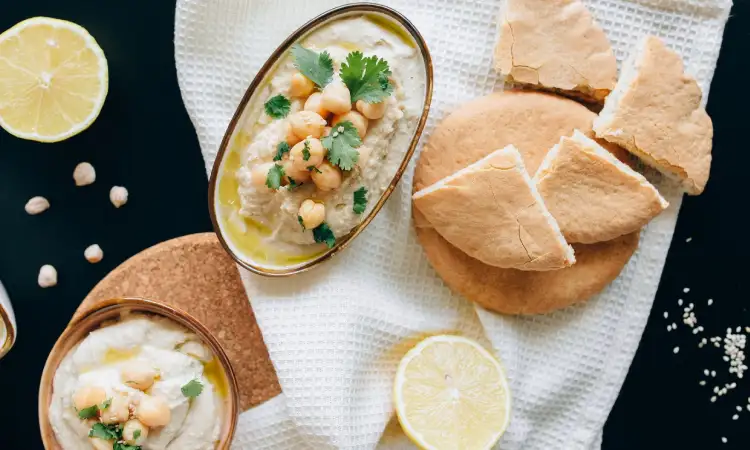 Pita bread dan hummus, Sumber: pexels.com