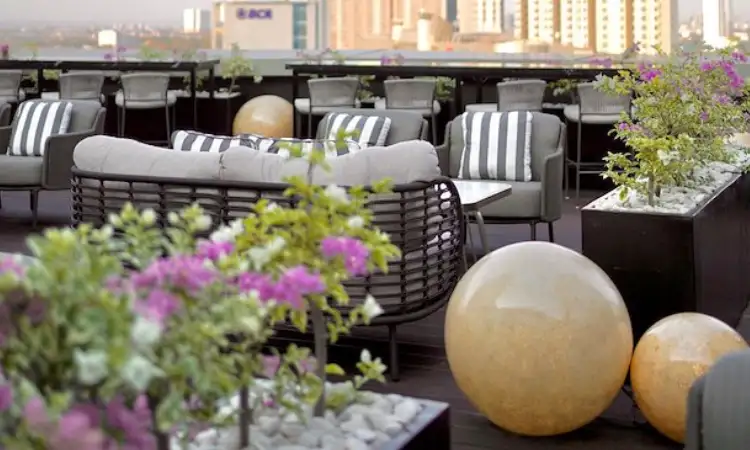 Rooftop Soiree, Sumber: soireerooftopbarsurabaya.com
