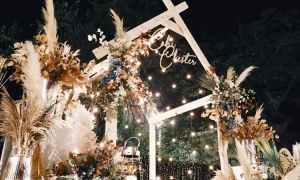Dekorasi pernikahan malam hari, Sumber: brideandbreakfast.hk