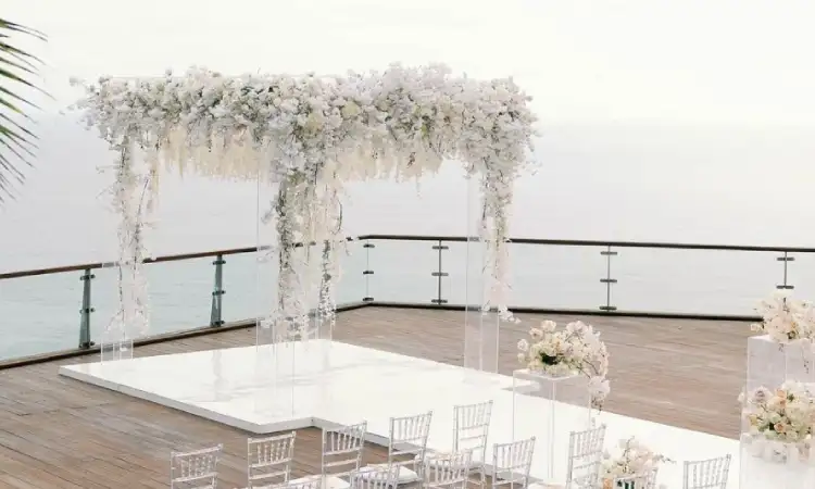 Altar pelaminan minimalis, Sumber: weddingmarket.com