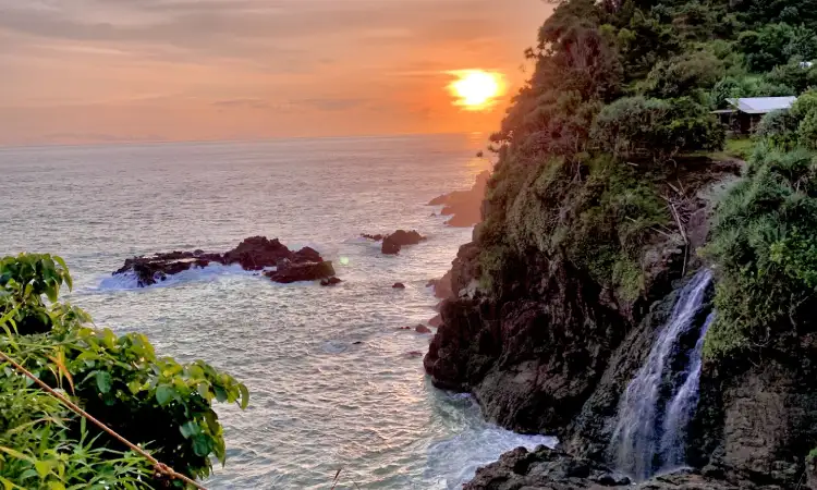 Bukit Pengilon, Sumber: kompasiana.com