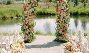 Dekorasi altar floral, Sumber: michelleleoevents.com