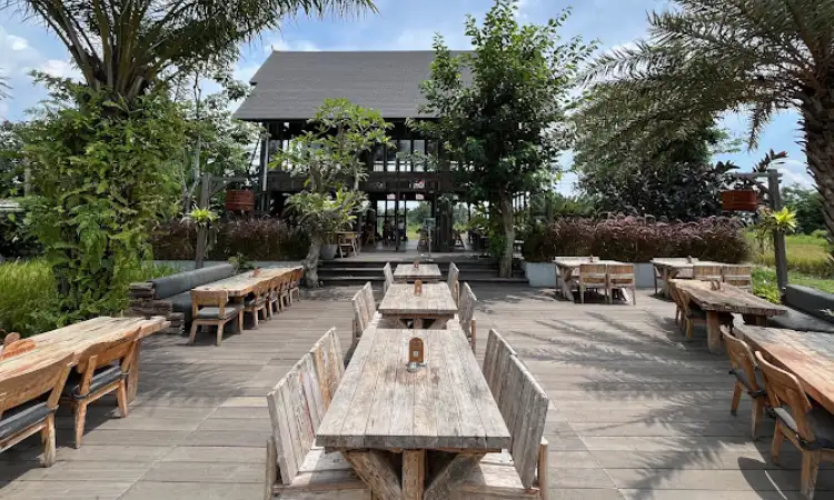 Kafe estetik, Sumber: lovaholiday.com