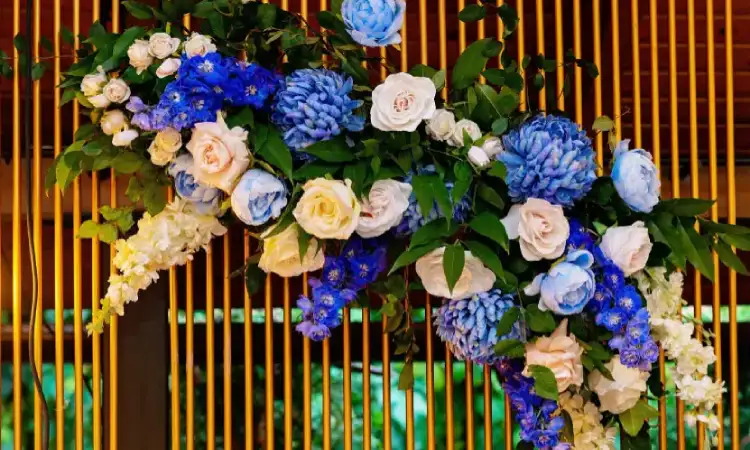 Dekorasi dengan bunga, Sumber: soloflowers.ae