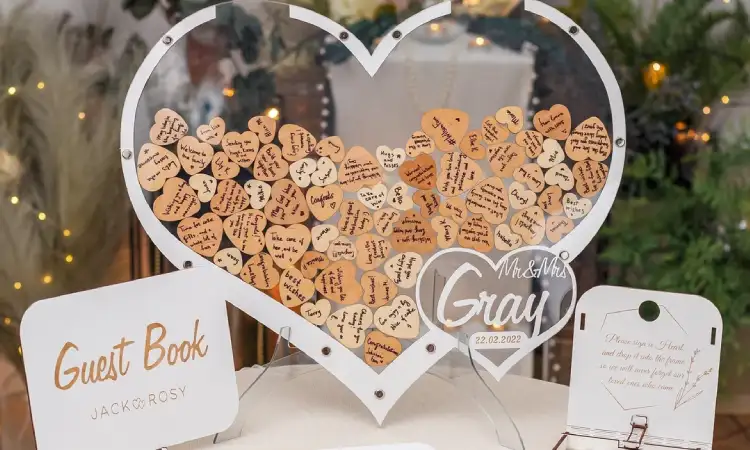 Guest book pernikahan, Sumber: etsy.com