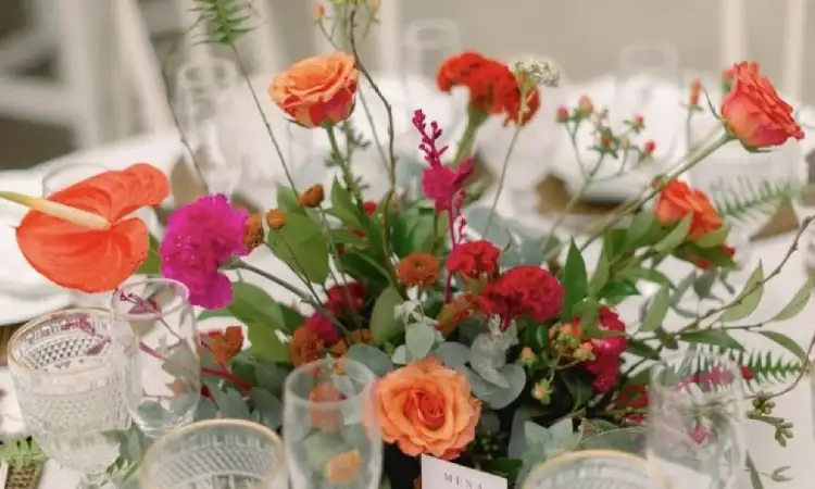 Centerpiece Meja Tamu, Sumber: weddingmarket.com