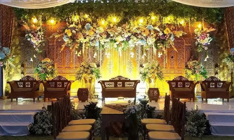 Gebyok dengan lighting, Sumber: youtube.com