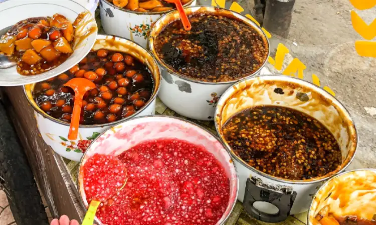 Hidangan yang dijual di bazar saat bulan Ramadhan, Sumber: instagram.com